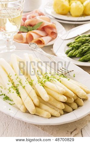 bílý a zelený chřest