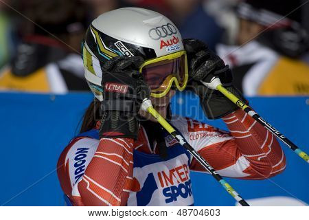 SOELDEN, AUSTRIA -OCT 25: Sanni Leinonen FIN w torze slalom gigant kobiet przez Retten