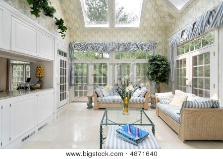 Sun/family Room