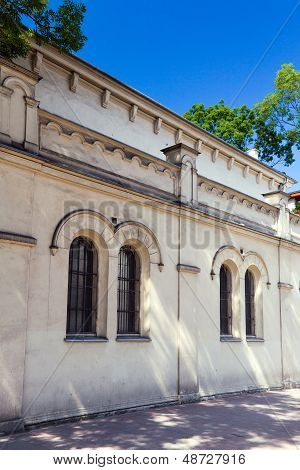 Synagoga Tempel v distric Kazimierz Krakova v Polsku na med ulice
