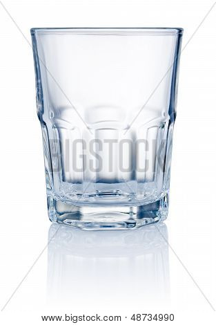 Leeg glas geïsoleerd op een witte achtergrond