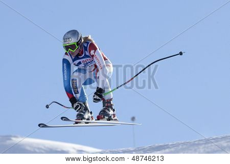 VAL D'ISERE RANSKAN. 18-12-2010. Denise Feierabend (SUI) vie ilmaa aikana naisten syöksylasku