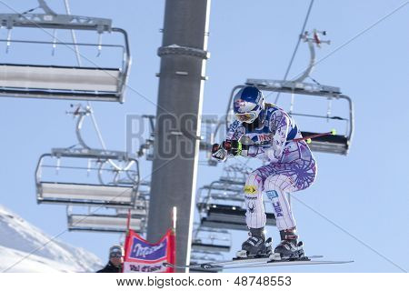 VAL D'ISERE RANSKAN. 18-12-2010. Lindsey Vonn (USA) vie ilmaa aikana naisten syöksylaskukilpailu