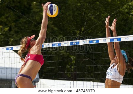 2011/10/08 LONDON, ENGLAND, Brittany Hochevar & Lisa Rutledge (USA) vs Liliane Maestrini & Angela V