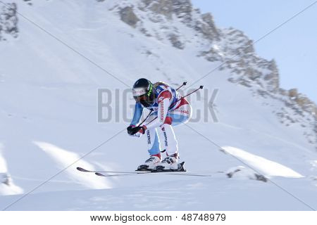 VAL D'ISERE RANSKAN. 18-12-2010. Lara Gut (SUI) vie ilmaa aikana naisten syöksylaskukilpailu 