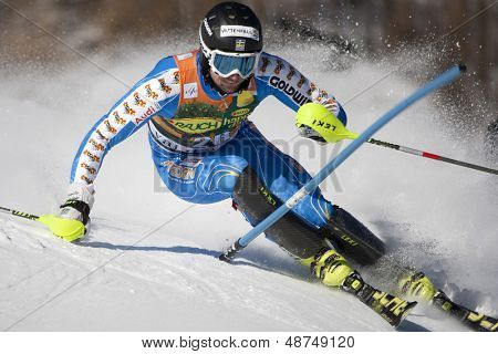 VAL D ' ISERE FRANKREICH. 12.12.2010. LARSSON Markus SWE greift ein Kontrolle-Tor während der FIS alpine Skii