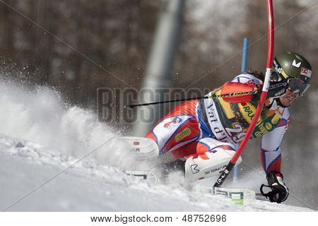 VAL D'ISERE RANSKAN. 2010/12/12. Pankin Ondrej CZE-iskujen valvonta portilla aikana FIS alppihiihdon 