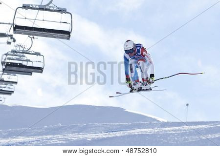 VAL D'ISERE RANSKAN. 18-12-2010. Fabienne Suter (SUI) vie ilmaa aikana naisten laskettelu ra