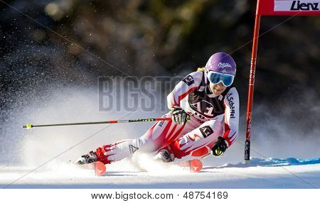 LIENZ, Rakousko 28 prosinec 2009. Michaela Kirchgasser AUT rychlostí dolů kurz chvíle soutěžíce v 