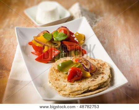 tortillas con peperoni, messa a fuoco selettiva