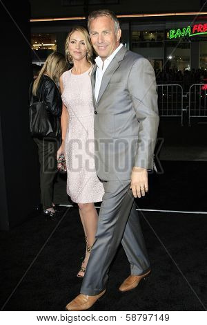 LOS ANGELES - JAN 15: Christine Baumgartner, Kevin Costner at the premiere of Paramount Pictures' 'Jack Ryan: Shadow Recruit' at TCL Chinese Theater on January 15, 2014 in Los Angeles, CA