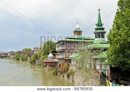 Mosques at Jahelum river in Srinagar, Kashmir