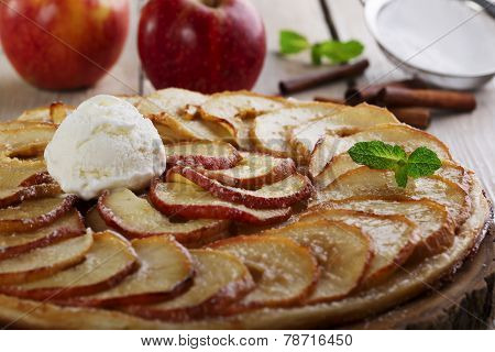 Open apple pie