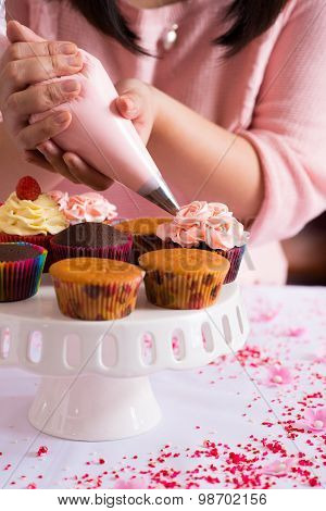 Decorating Cupcakes