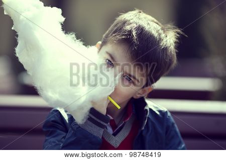 kids eating cotton candy