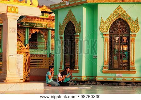 In Front Of Botataung Pagoda, Yangon