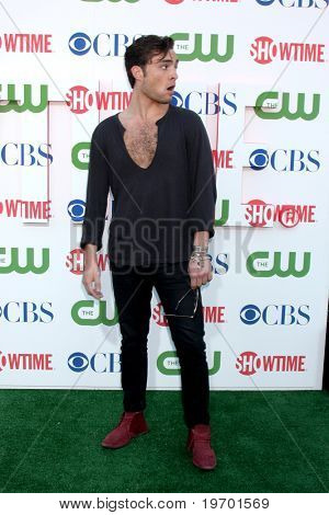LOS ANGELES - JUL 28: Ed Westwick kommt an die 2010 CBS, CW, Showtime Summer Press Tour Party