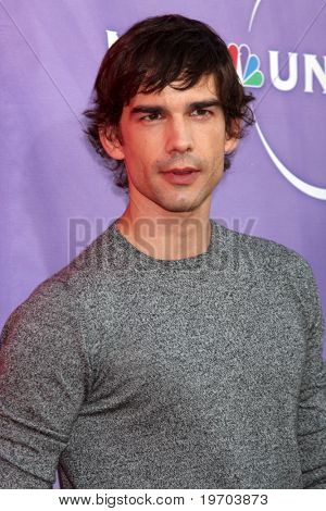 LOS ANGELES - JUL 30: Christopher Gorham arrive(s) an die 2010 NBC Summer Press Tour Party im aEva