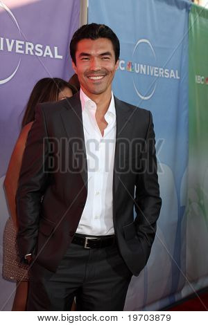 LOS ANGELES - 30 de JUL: Ian Anthony Dale arrive(s) en la fiesta 2010 NBC Summer Press Tour en Beverly