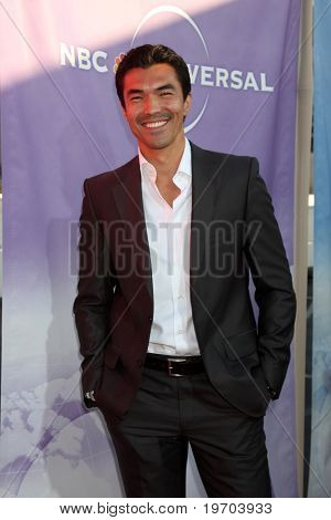 LOS ANGELES - 30 de JUL: Ian Anthony Dale arrive(s) en la fiesta 2010 NBC Summer Press Tour en Beverly