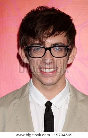 LOS ANGELES - 2 agosto: Kevin McHale arriva al 2010 FOX Summer Press Tour Party al Pacifico Pa