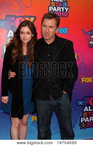LOS ANGELES - 2 agosto: Hayey McFarland & Tim Roth arriva al 2010 FOX Summer Press Tour partito un