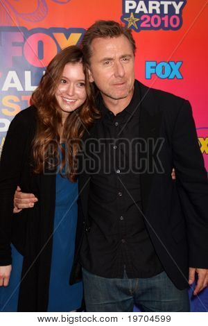 LOS ANGELES - 2 agosto: Hayley McFarland & Tim Roth arriva al 2010 FOX Summer Press Tour Party