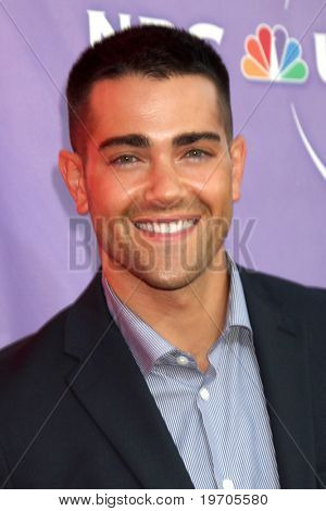 LOS ANGELES - JUL 30: Jesse Metcalfe přijíždí z večírku 2010 NBC letní Press Tour v Beverly Hi
