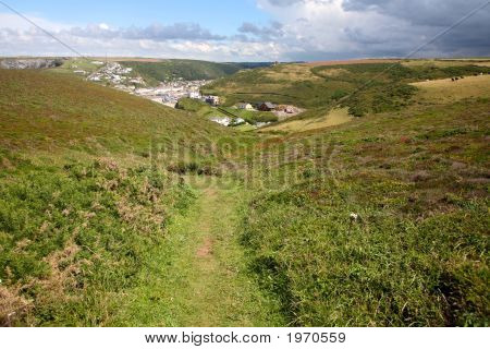 เส้นทางชายฝั่งจากด้านบนของเวสเทิร์นฮิลล์ไป Portreath