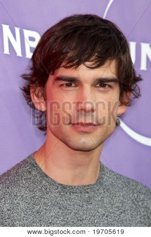 Los Angeles jul 30: Christopher Gorham kommt in der 2010 Nbc-Sommer-Presse tour Party im Bever