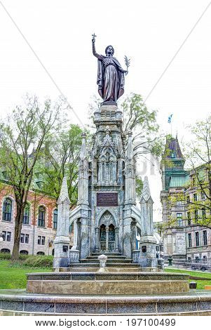 Quebec City, Canada - May 29, 2017: Fountain Called Monument De La Foi By Hotel Chateau Frontenac