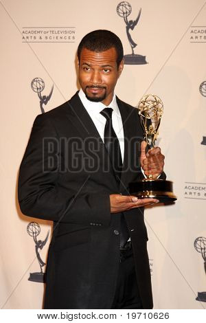 LOS ANGELES - AUG 21: Esajas Mustafa i presserummet 2010 kreative Primetime Emmy Awards 