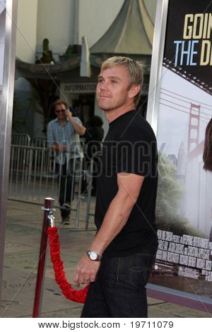 LOS ANGELES - AUG 23: Rick Schroeder dorazí na 