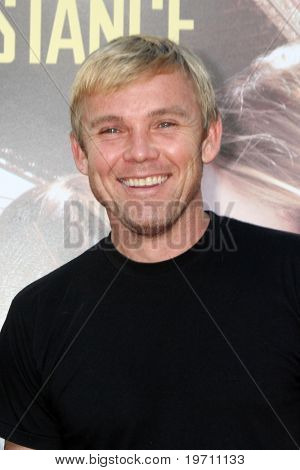 LOS ANGELES - AUG 23: Rick Schroeder dorazí na 