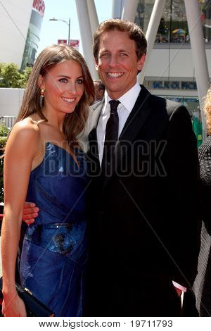 LOS ANGELES - 21 de agosto: Seth Meyers chega 2010 criativo Primetime Emmy Awards no Nokia Theat