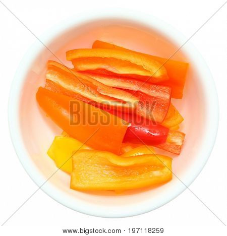 4oz of sliced sweet peppers measured in a white bowl.