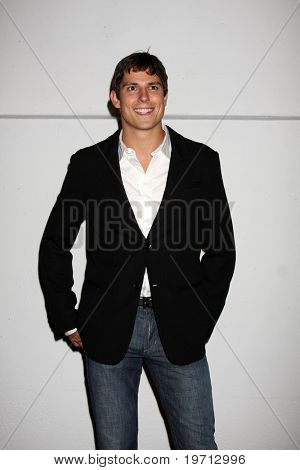 LOS ANGELES - 27 de AUG: Sean Faris llega en el arte de Elíseo 2 º evento anual de Génesis en el St de la leche