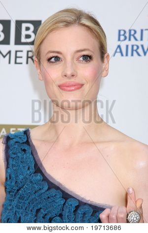 LOS ANGELES - AUG 27: Gillian Jacobs přijde na čaj Emmy BAFTA 2010 v hotelu Plaza století na A