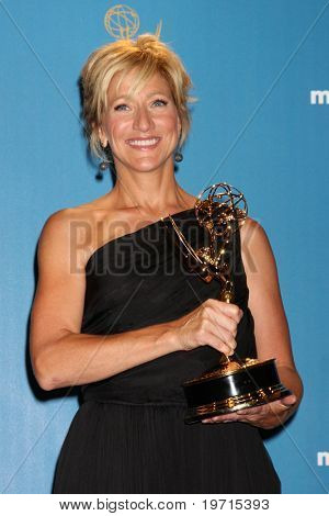  LOS ANGELES - 29.08.2009: Edie Falco im Pressesaal 2010 vergibt Emmy im Nokia Theater im LA 