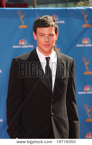  LOS ANGELES - 29.08.2009: Cory Monteith kommt bei den 2010 Emmy Awards im Nokia Theater, LA Live auf