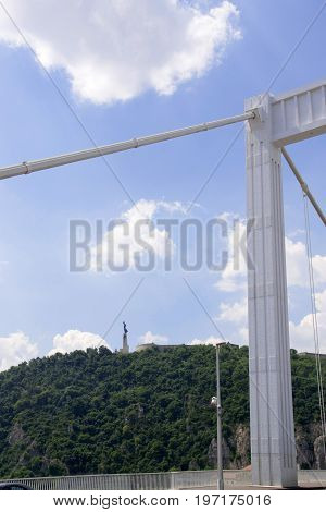 photo of the Elisabeth Bridge in Budapest