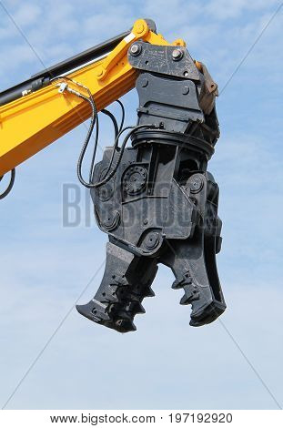 A Hydraulic Rotating Pulveriser Attachment for Demolition.