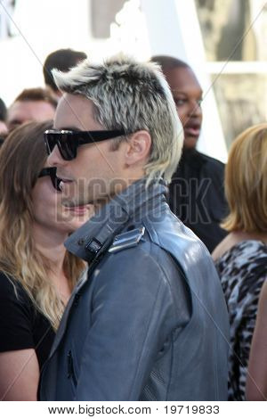 LOS ANGELES - 12 SEP: Jared Leto llega en el 2010 MTV Video Music Awards en el Nokia - LA Live 