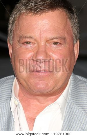 LOS ANGELES - SEP 16: William Shatner anländer vid CBS höst Party 2010 på The Colony på September