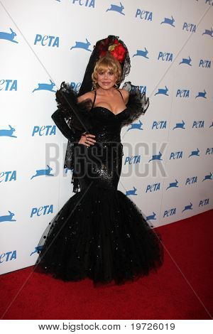 LOS ANGELES - SEP 25: มา Charo ถึงที่งานฉลองครบรอบ 30 ของ PETA ที่ฮอลลีวูดพาลาเดียม Sep