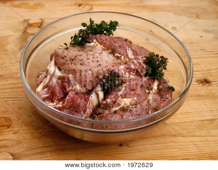 Filetes de cerdo marinados en aceite de oliva y especias