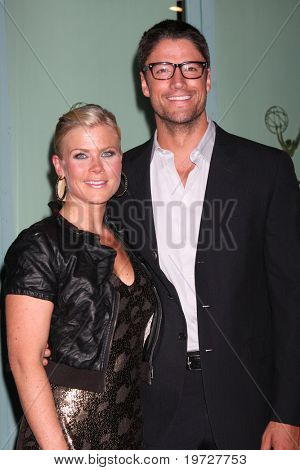 LOS ANGELES - 28 WRZ: Alison Sweeney, James Scott przylatuje w 