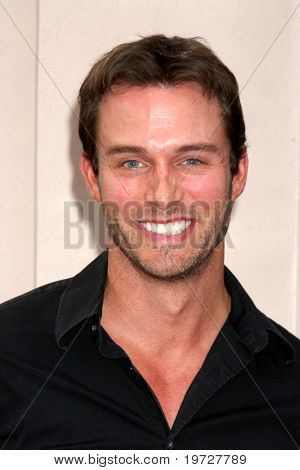 LOS ANGELES - SEP 28: Eric Martsolf dorazí na 