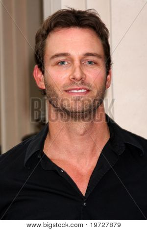 LOS ANGELES - SEP 28: Eric Martsolf dorazí na 
