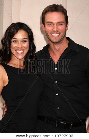 LOS ANGELES - SEP 28: Lisa Kouchak, Eric Martsolf dorazí na 